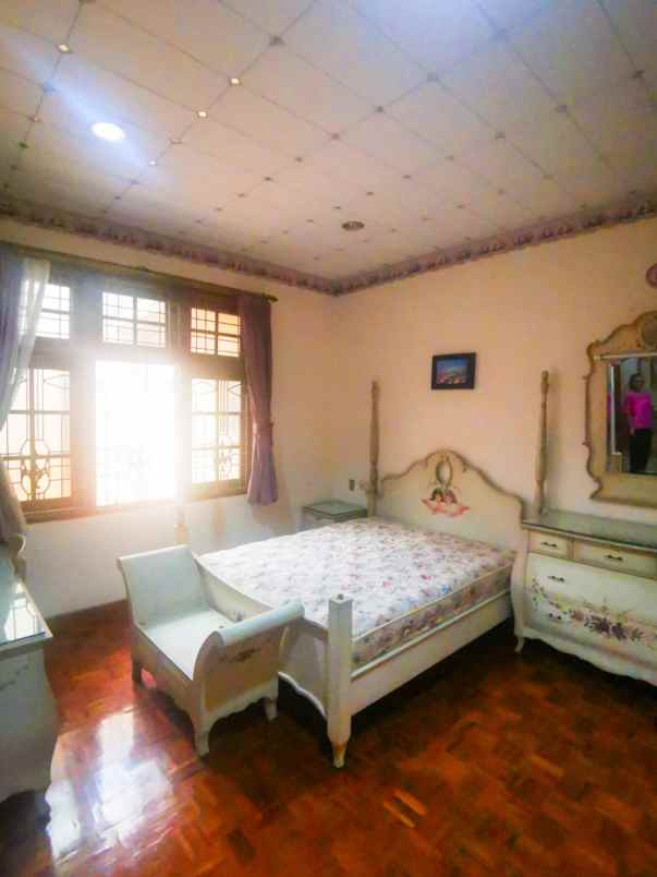 dijual rumah tomang
