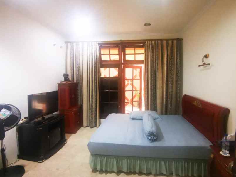 dijual rumah tomang