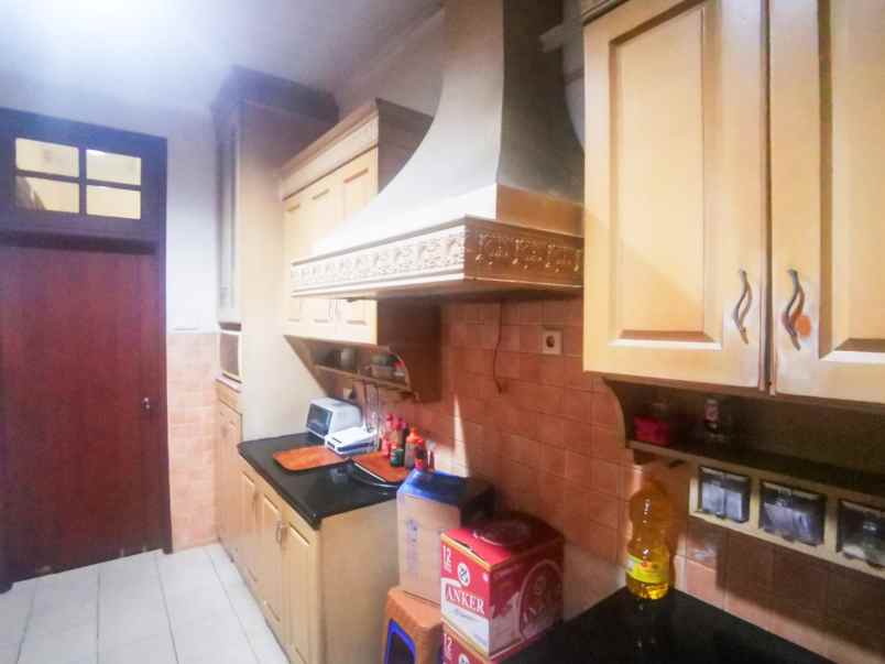 dijual rumah tomang
