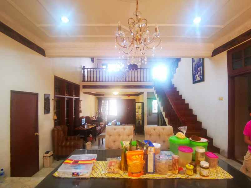 dijual rumah tomang
