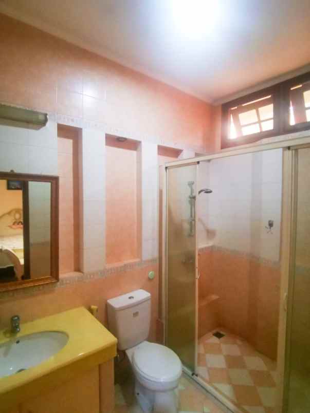 dijual rumah tomang
