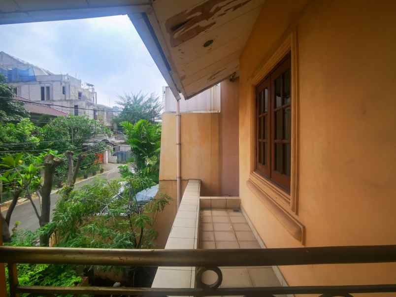 dijual rumah tomang
