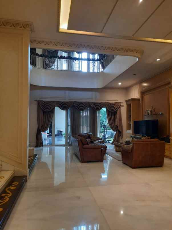 dijual rumah villa bukit regency