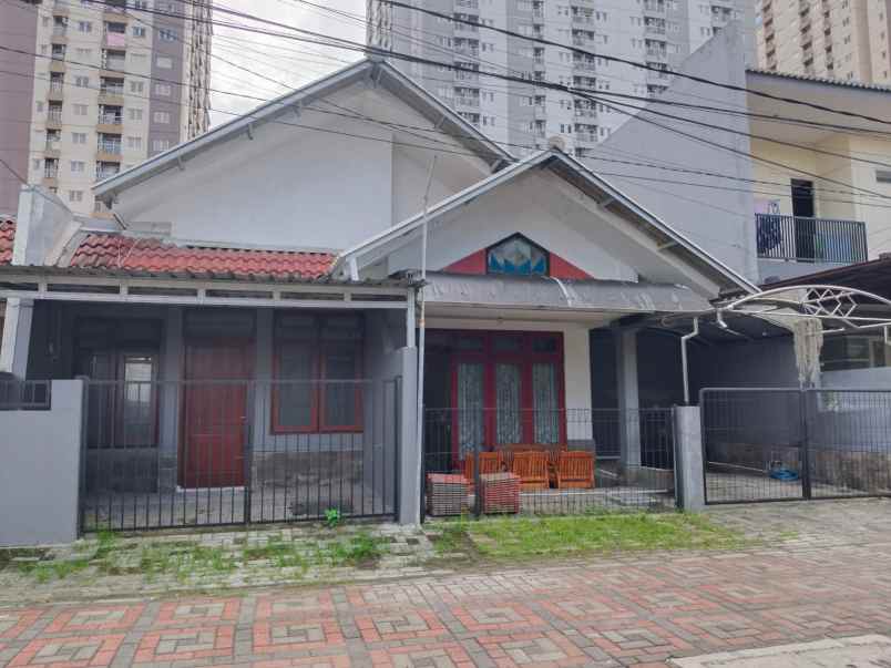 dijual rumah villa kalijudan