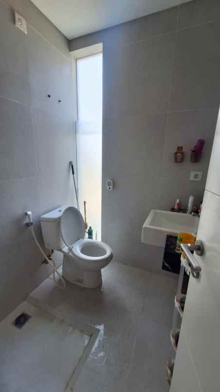 dijual rumah west central citraland