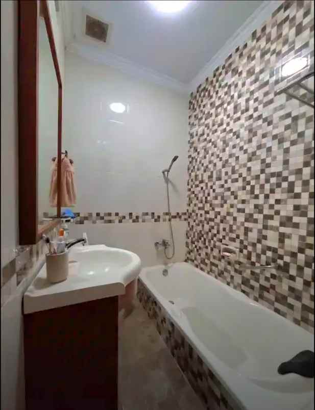 dijual rumah wirogunan