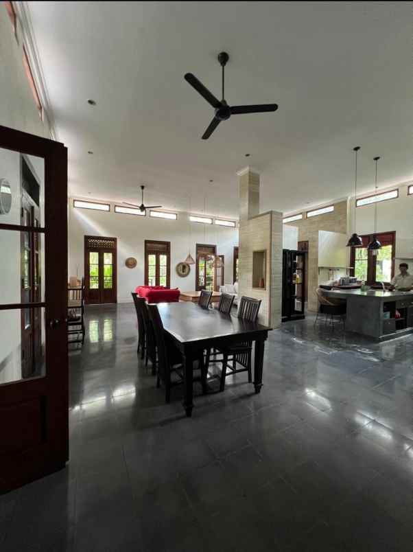 dijual tanah belakang terminal ubung