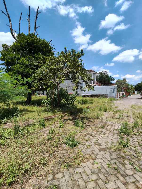 dijual tanah pekarangan di jalan damai jakal km 8
