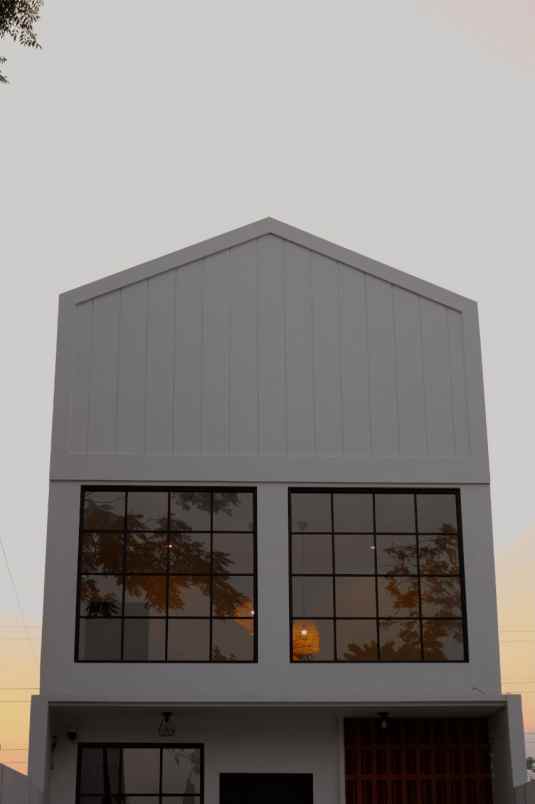 dijual villa dayu jalan damai