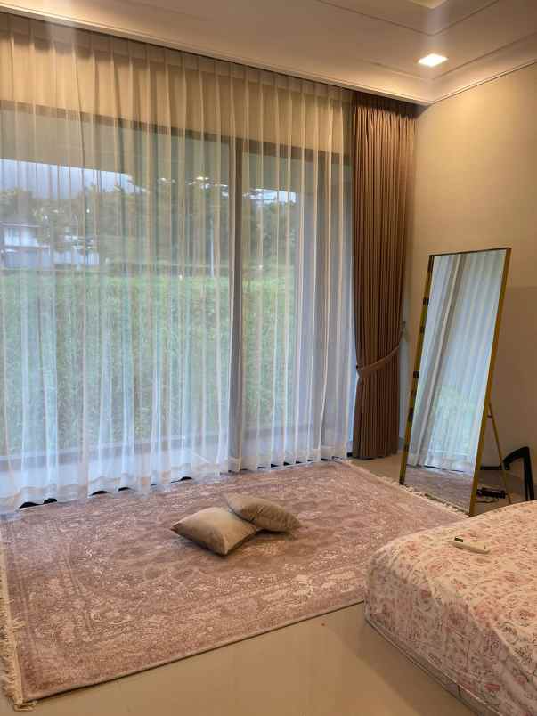 dijual villa jalan taman dayu