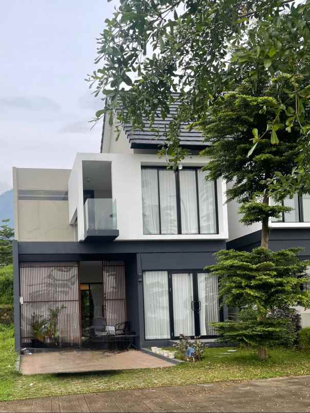 dijual villa jalan taman dayu