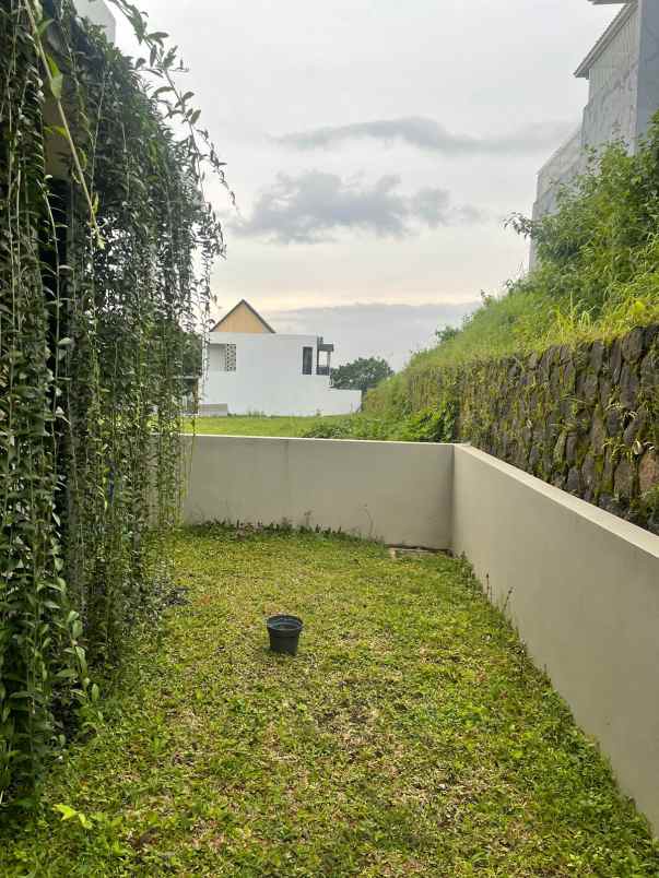 dijual villa jalan taman dayu