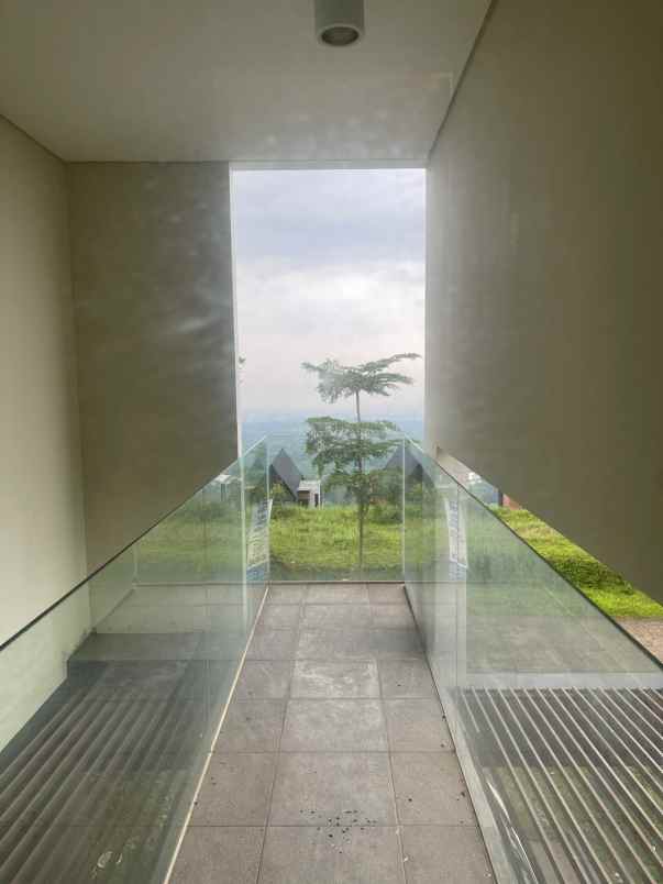 dijual villa jalan taman dayu