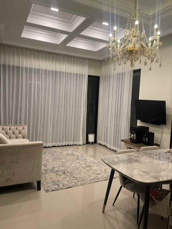 dijual villa jalan taman dayu