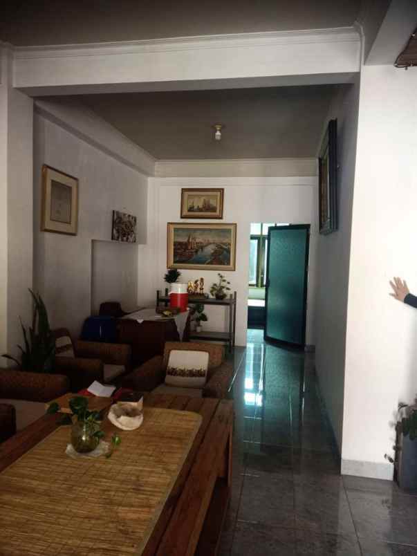 dijual villa second di kota batu