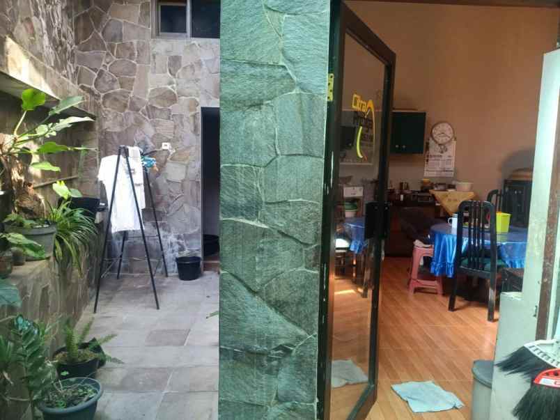 dijual villa second di kota batu