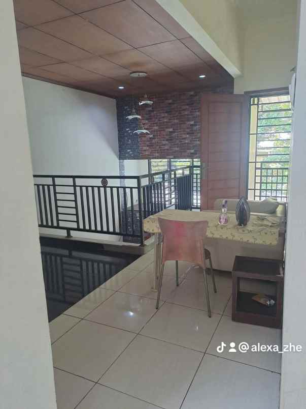 dijuwal rumah 2 lt dibawah njop perum pandanaran hills