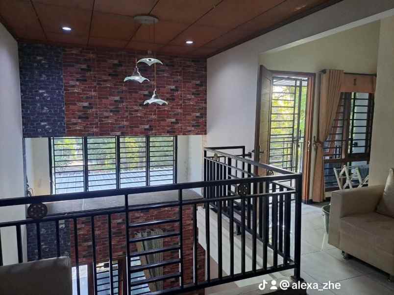 dijuwal rumah 2 lt dibawah njop perum pandanaran hills
