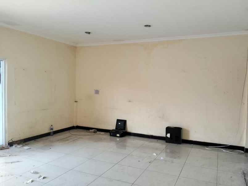 disewakan ruko gudang kantor lidah wetan