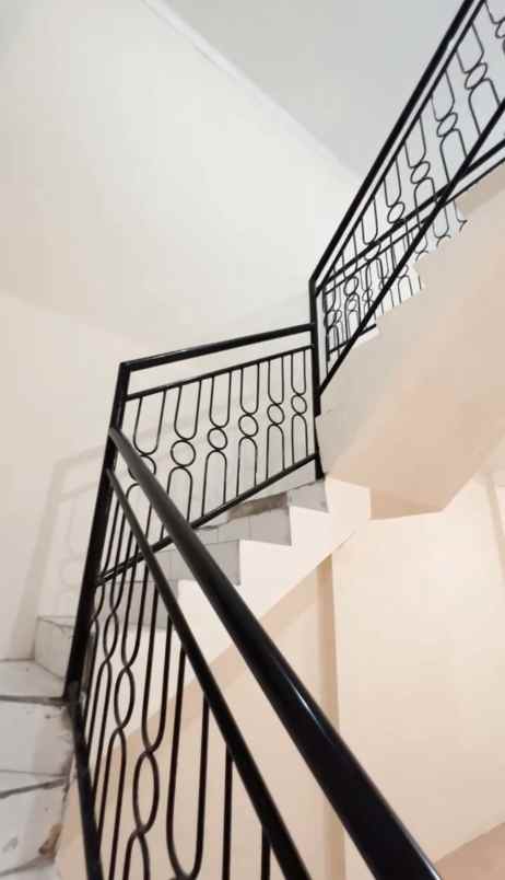 disewakan ruko siap pakai di raya mulyosari