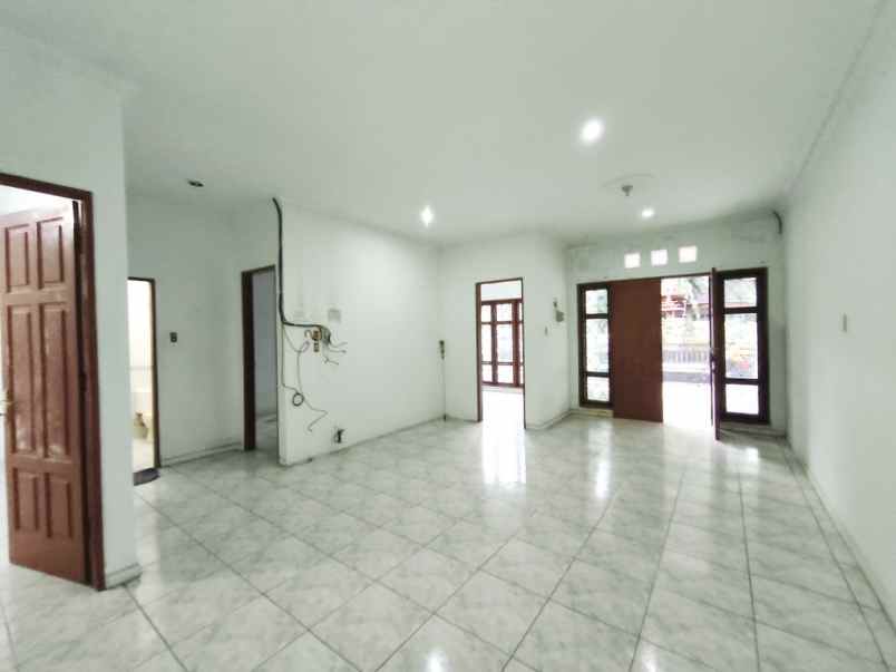 disewakan rumah 1 tingkat komplek cemara asri