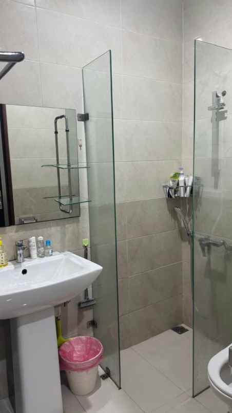 disewakan rumah bintaro sektor 9 semi furnished