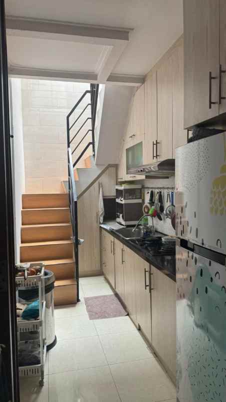 disewakan rumah bintaro sektor 9 semi furnished