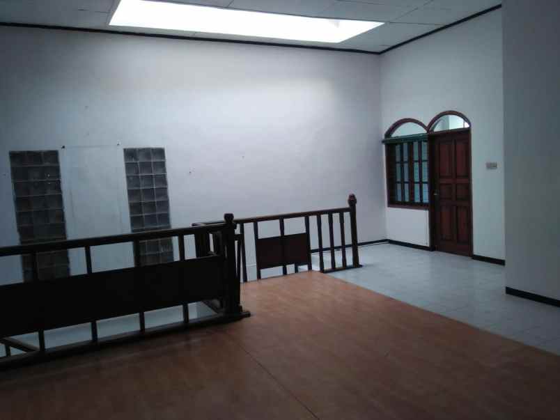 disewakan rumah kayu putih