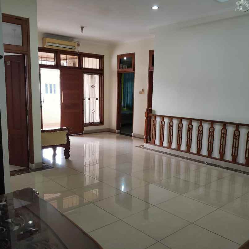 disewakan rumah kayu putih pulo gadung