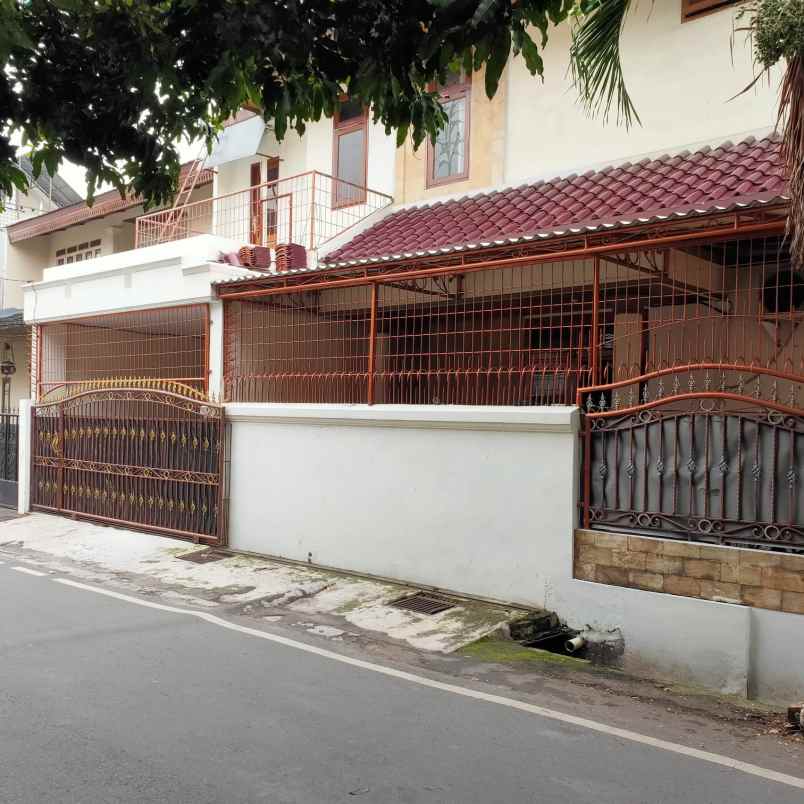 disewakan rumah kayu putih pulo gadung