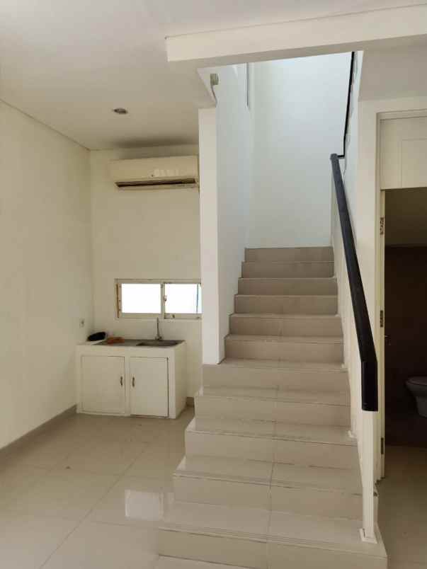 disewakan rumah pakuwon city