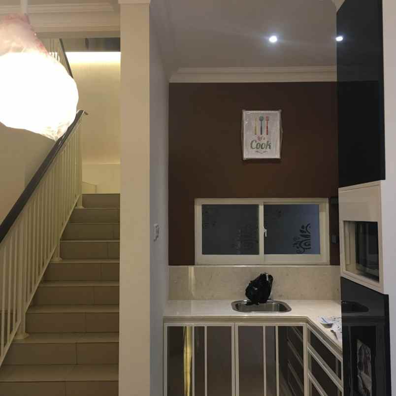 disewakan rumah pakuwon city