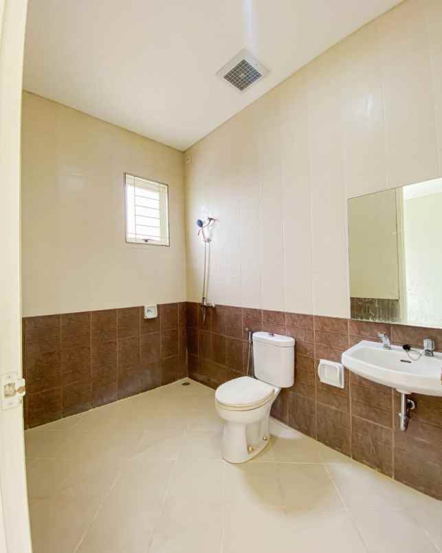 disewakan rumah pakuwon city