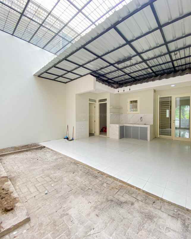 disewakan rumah pakuwon city