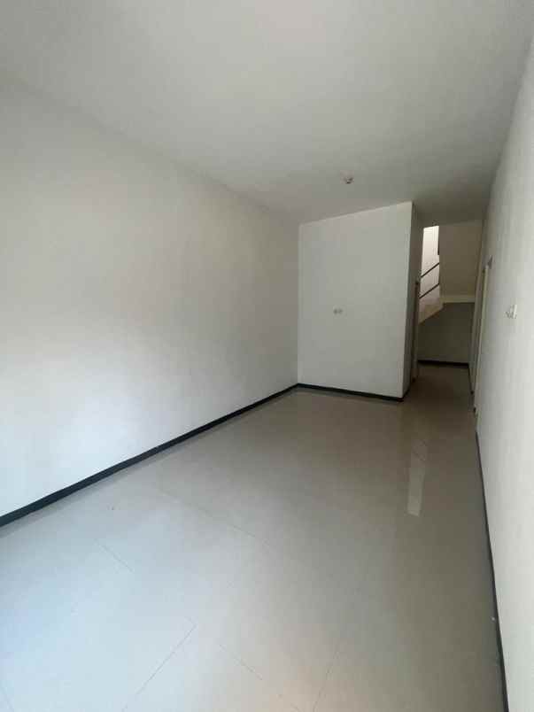 disewakan rumah pantai mentari