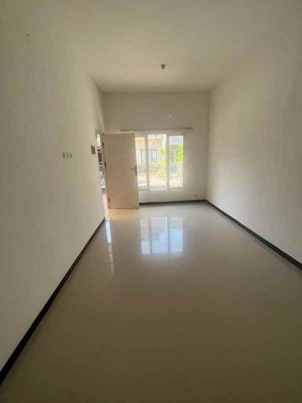 disewakan rumah pantai mentari