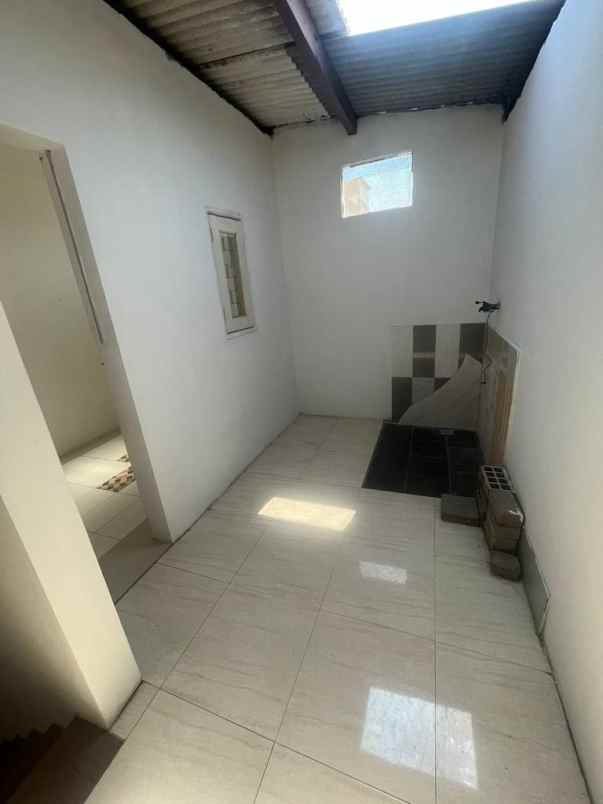 disewakan rumah pantai mentari