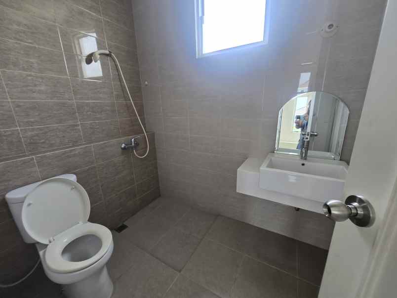 disewakan rumah suvarna sutera tangerang