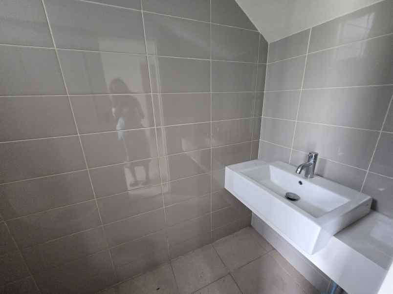 disewakan rumah suvarna sutera tangerang