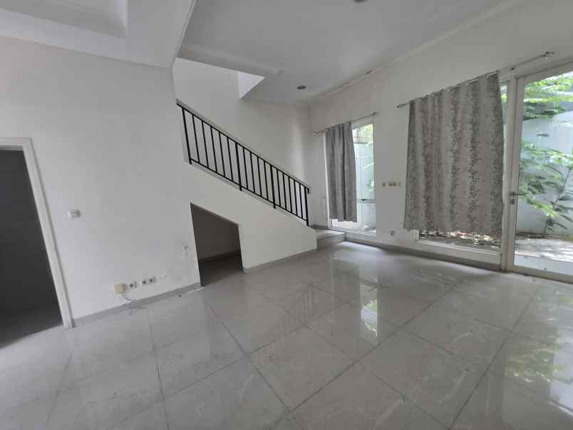 disewakan rumah suvarna sutera tangerang