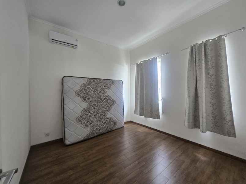 disewakan rumah suvarna sutera tangerang