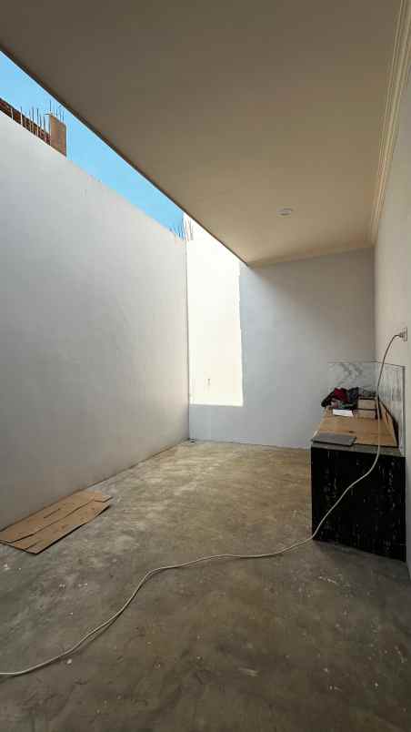 hunian mewah 2 lantai lokasi di kepanjen malang