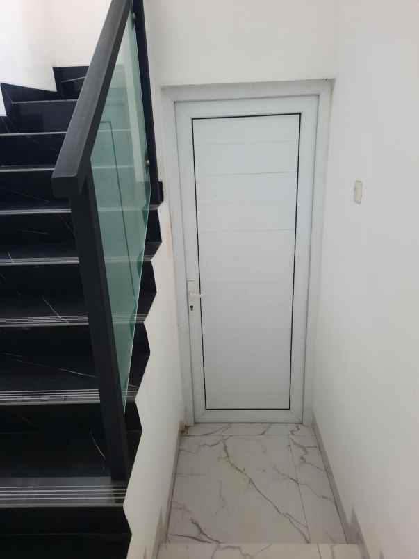 jual rumah golf lake residence jak bar