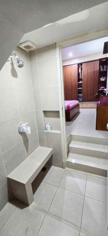 jual rumah greenlake full furnish surabaya barat