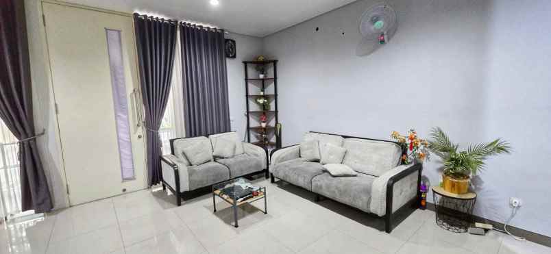 jual rumah greenlake full furnish surabaya barat