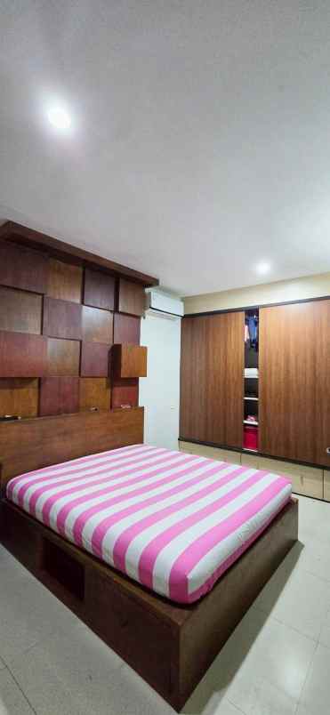 jual rumah greenlake full furnish surabaya barat