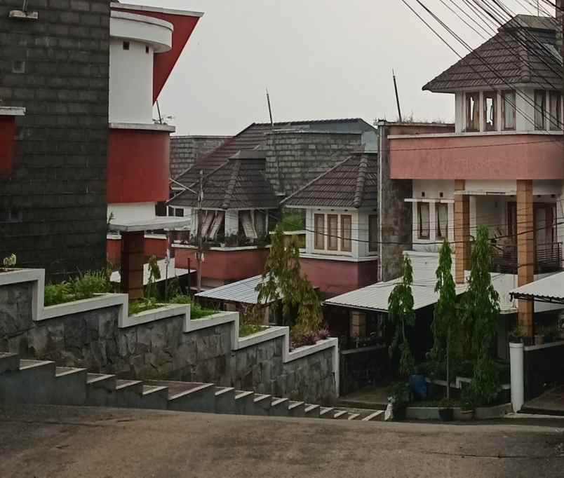 jual rumah sejuk nyaman di dago bandung utara