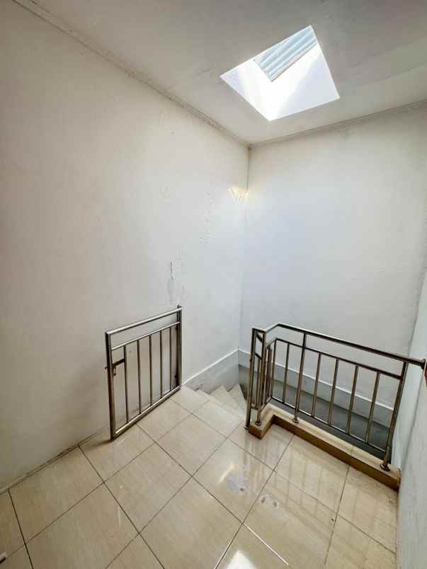 jual t taman palem lestari jak bar