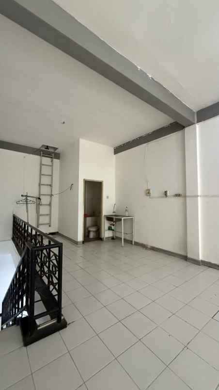 ruko 3 lt mega galaxy 0jalan seberangnya dealer toyota