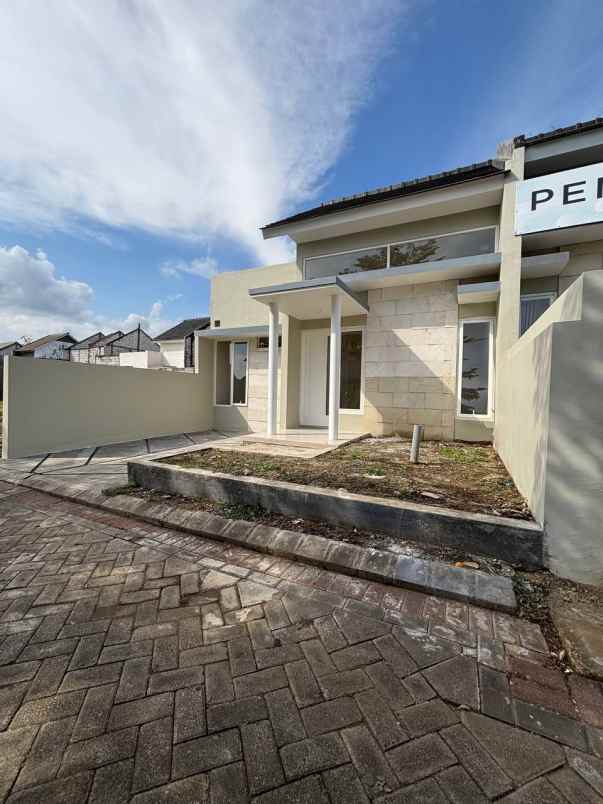 rumah 1 lantai lokasi dekat bandara abd saleh